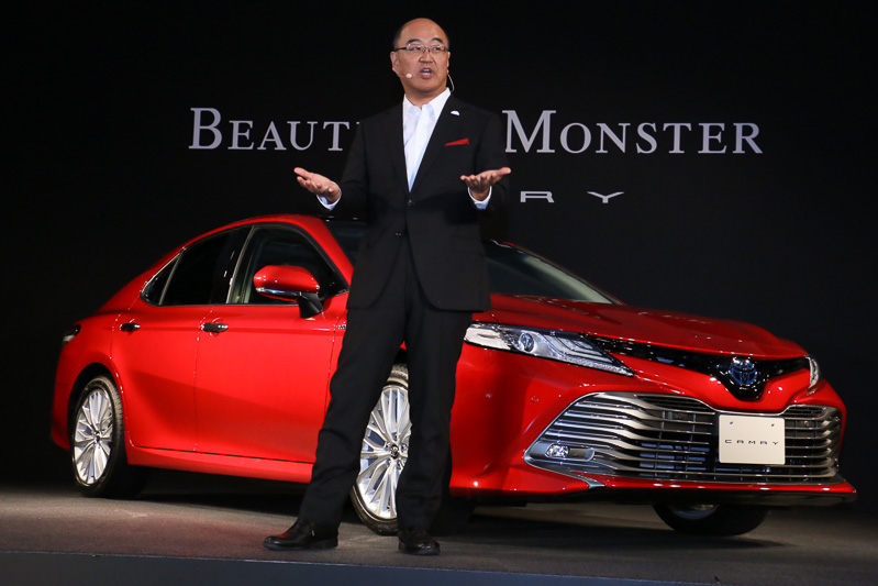 「新型カムリは意のままの走りを実現している」と語る勝又氏