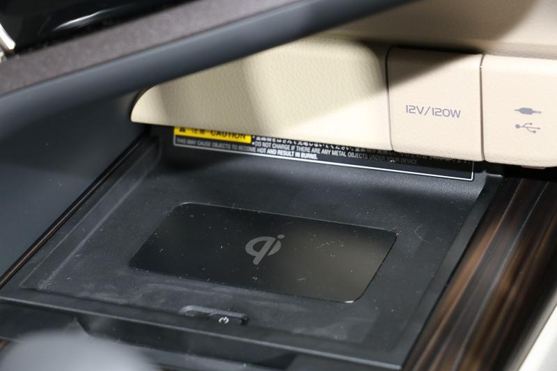 「おくだけ充電」は1万2960円高のオプション装備