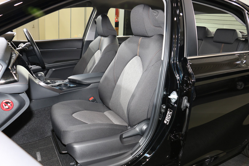 Xのシート。シート表皮はGと同じファブリック