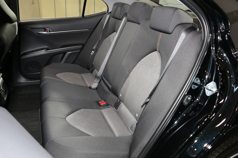 Xのシート。シート表皮はGと同じファブリック