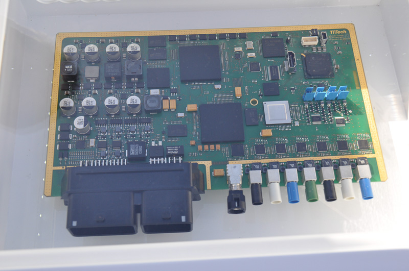 第2世代アウディ「zFAS」。第1世代より実装面積が減っている