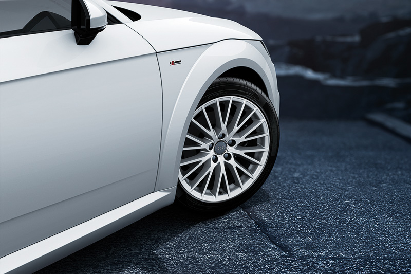 「18インチアルミホイール」