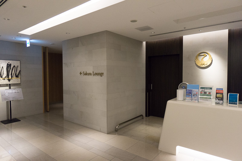 第2ターミナル本館4階にあるサクララウンジ、こちらはオープン時間が限られている