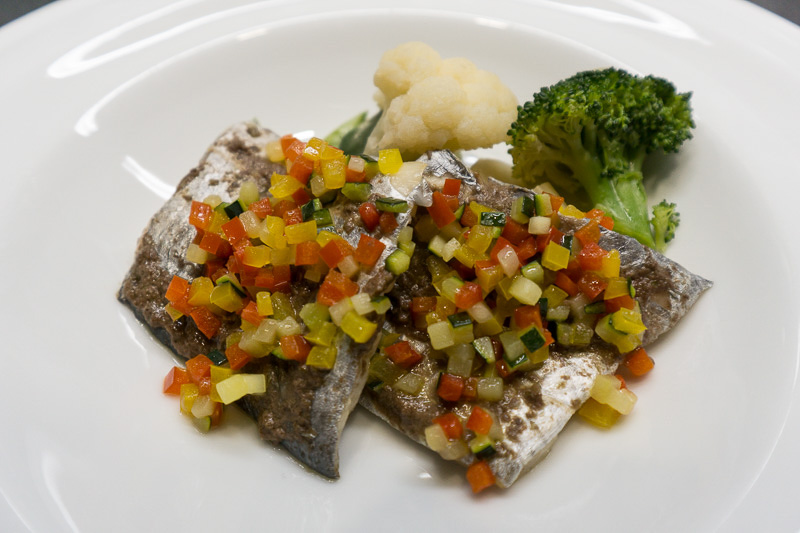 太刀魚と夏野菜 タップナードのソース