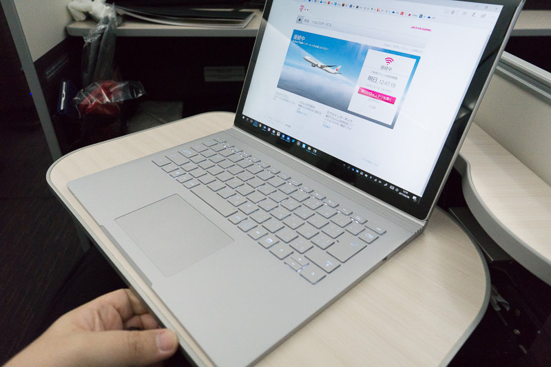 電源はPC用とUSBの2つが用意されている