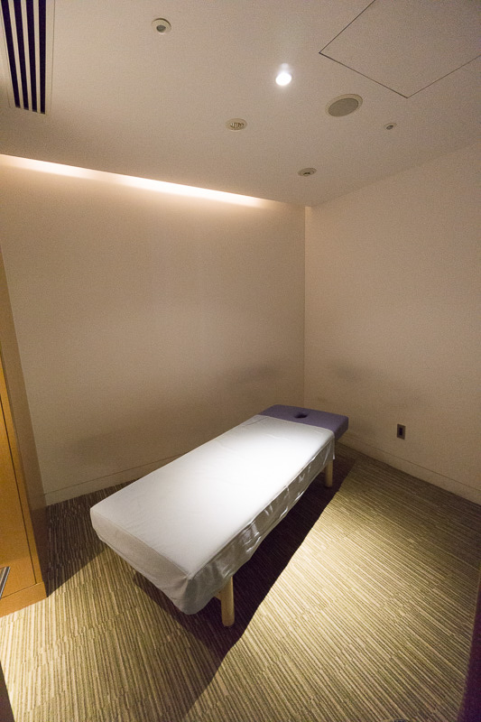 予約ですぐにいっぱいになるというリラクゼーションルーム。施設も本格的