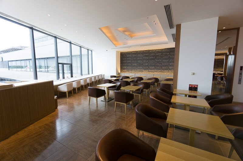 外の光がうまく入るようにデザインされているダイニングスペース