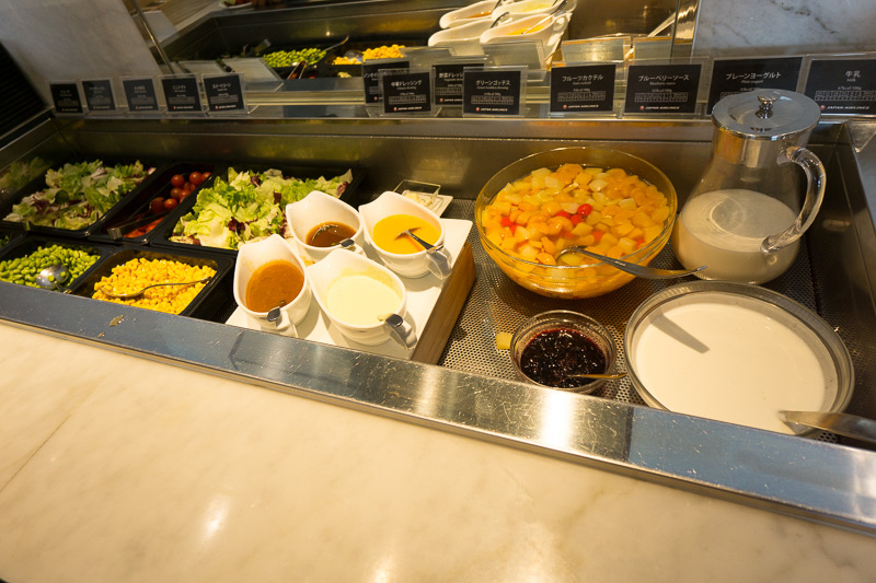 サラダ、フルーツ