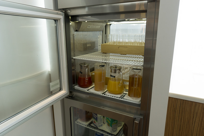 冷蔵庫にも各種ジュースが用意されている