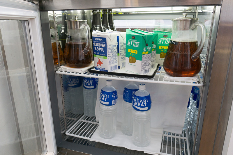 冷蔵庫にも各種ジュースが用意されている