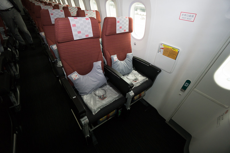 45A、45Cのシート。非常口席になるので前が広々している