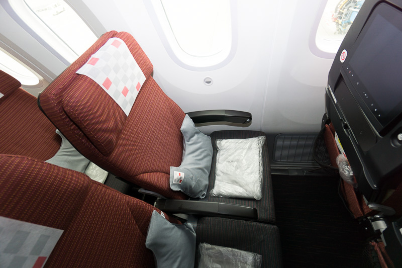 2列目以降も比較的余裕があり、横幅が広いのでゆったり感がある