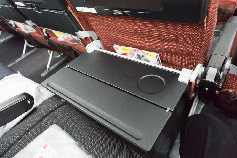 2列目以降も比較的余裕があり、横幅が広いのでゆったり感がある