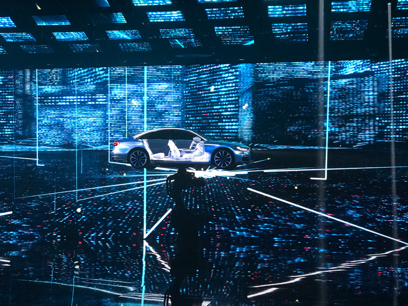 新型「A8」発表の様子