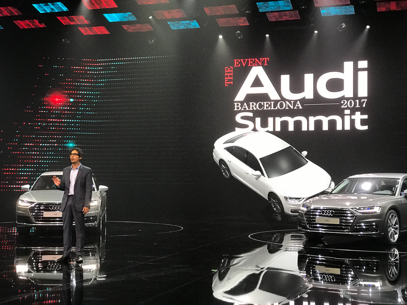 新型「A8」発表の様子