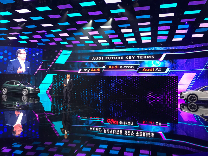 新型「A8」発表の様子