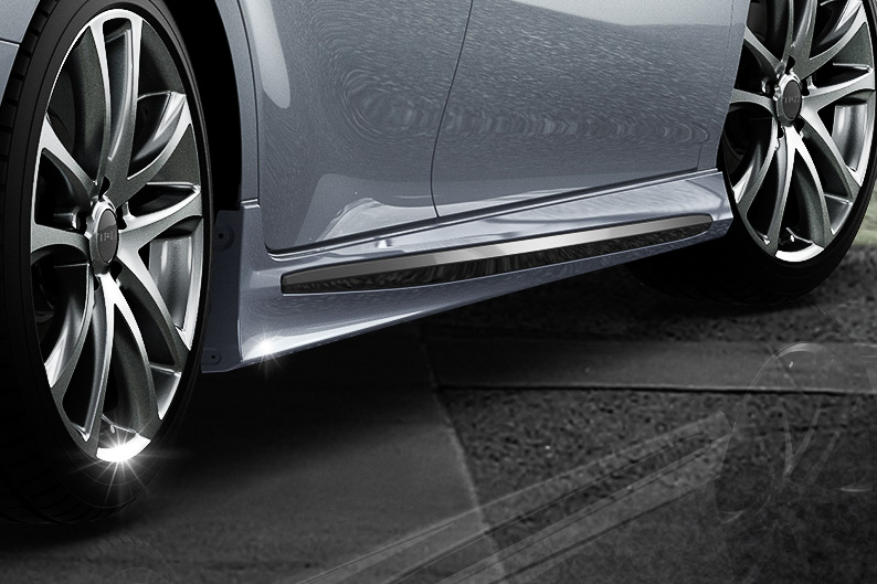 「サイドスカート」塗装済：税別6万9000円、素地：税別6万5000円