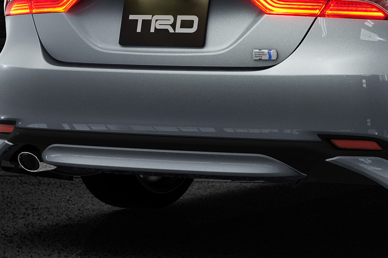 「リアバンパーガーニッシュ」塗装済：税別1万7000円、素地：税別1万3000円