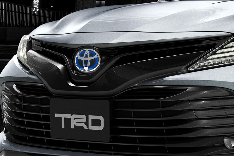 「フロントバンパーガーニッシュ」ブラック/シルバー：各税別3万2000円