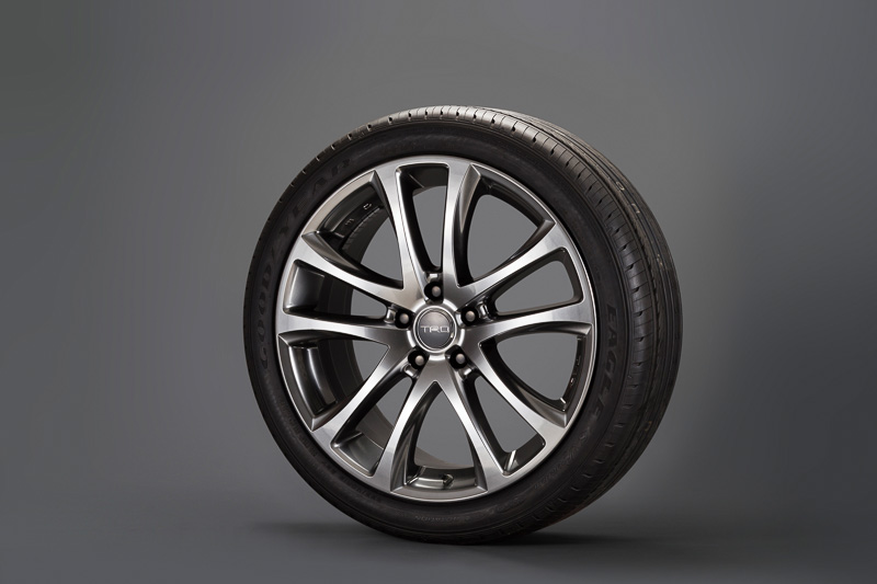 19インチアルミホイール「TRD TF5」＆タイヤセット：税別38万円/台