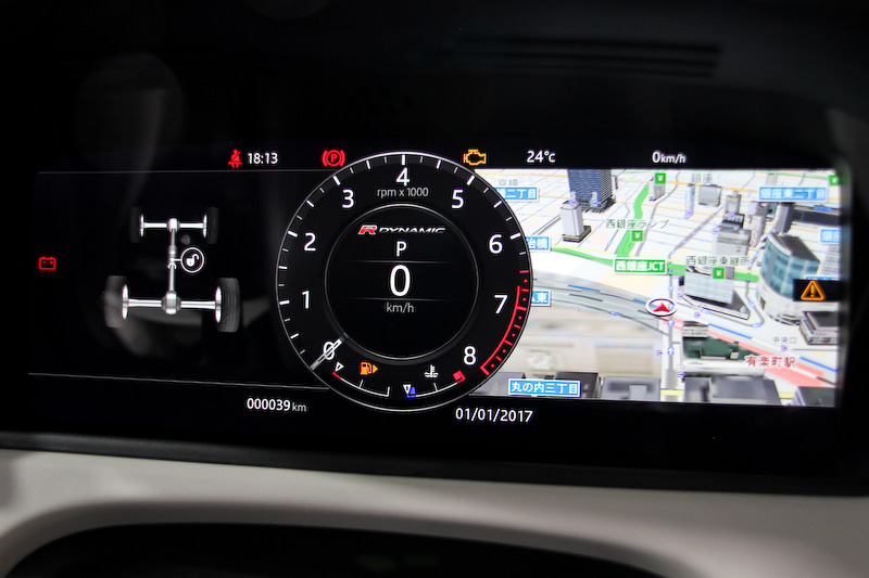 インテリアでは全グレードに2つの10.2インチタッチスクリーンからなる最新のインフォテインメントシステム「Touch Pro Duo」を標準装備したほか、ボタンやダイヤル類を可能な限り排除して直感的に各種操作を行なえるようにした