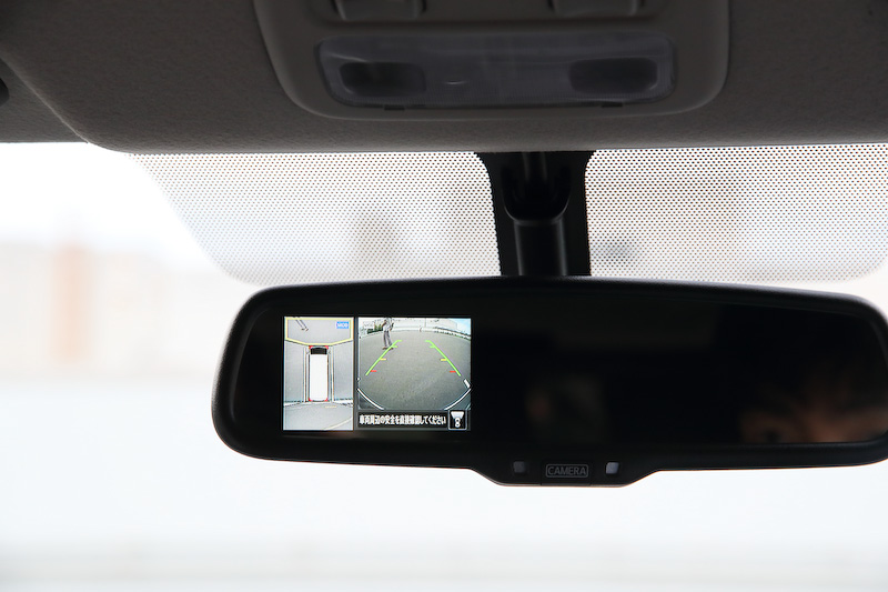 「インテリジェント アラウンドビューモニター（移動物 検知機能付）」を、小型貨物車の4ナンバーバンクラスとして初めてオプション設定