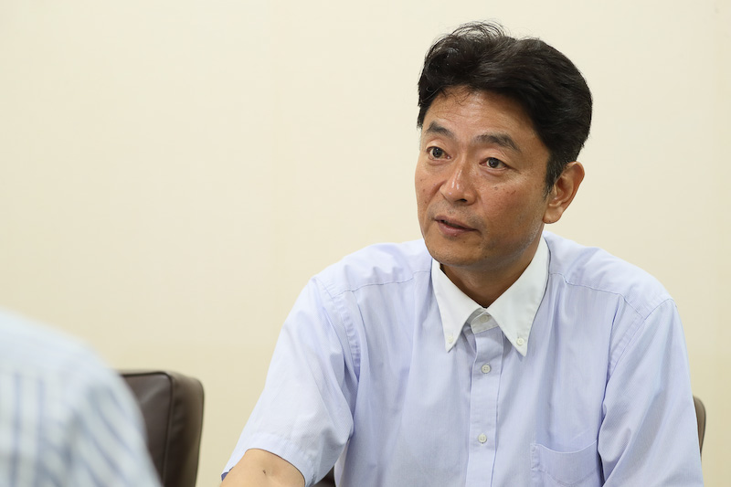 今回インタビューに応じていただいた、新型NV350 キャラバンの開発責任者である日産自動車株式会社 Nissan 第三製品開発本部 Nissan 第三製品開発部 第一プロジェクト統括グループ DCVE 牧田裕氏