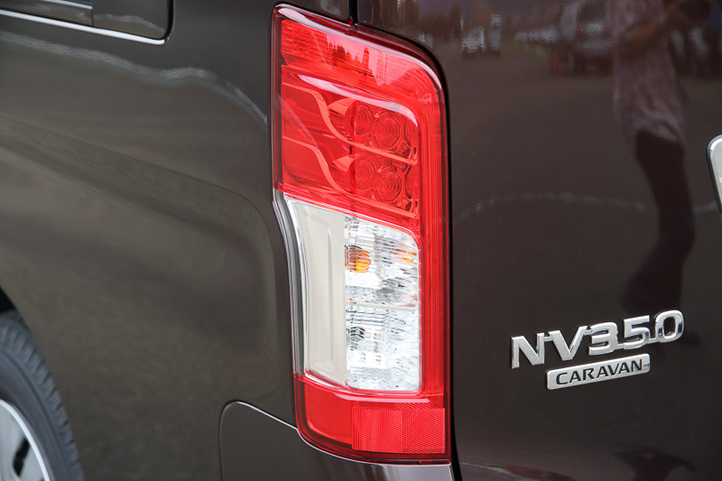 リアコンビネーションランプにはLEDのストップランプ、LED導光タイプのテールランプを採用した