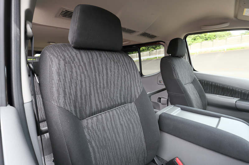 シート表皮は2トーン柄