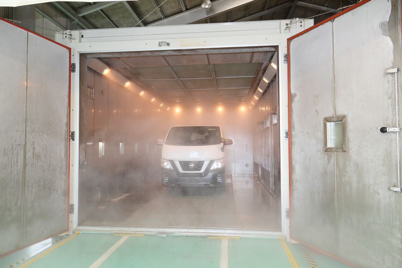 －40℃から90℃まで温度を調整できる環境試験室