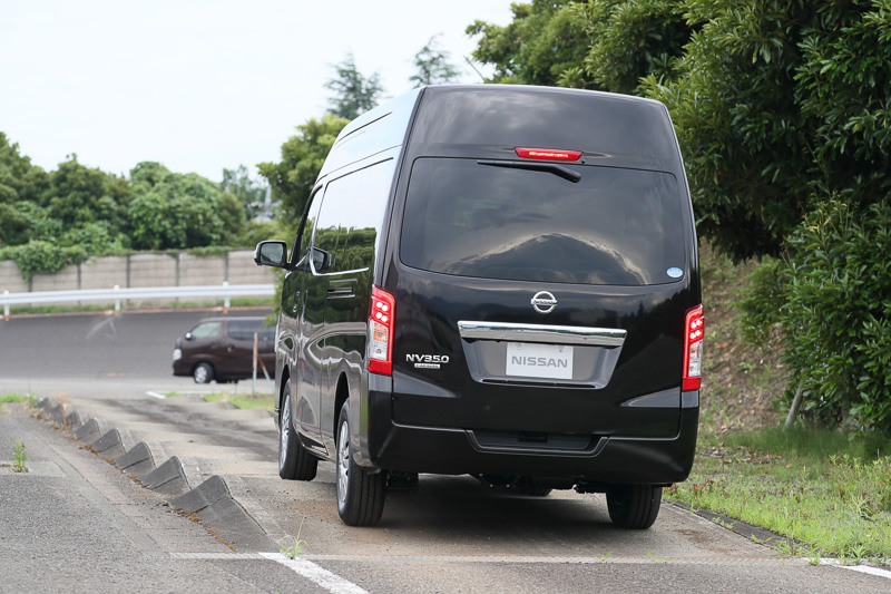 ボディからミシミシと音が出ないか評価するねじれ路