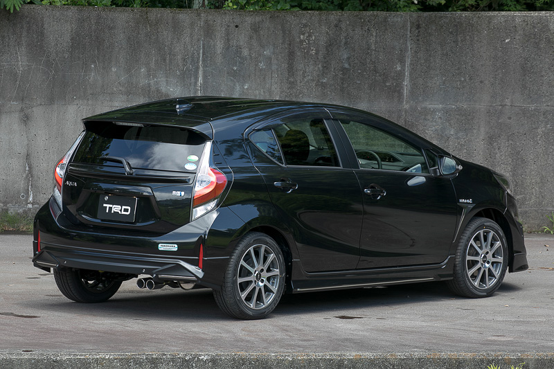 TRD製のエアロパーツを装着したアクア。ホイールは16インチアルミホイール「TF4A」を履く