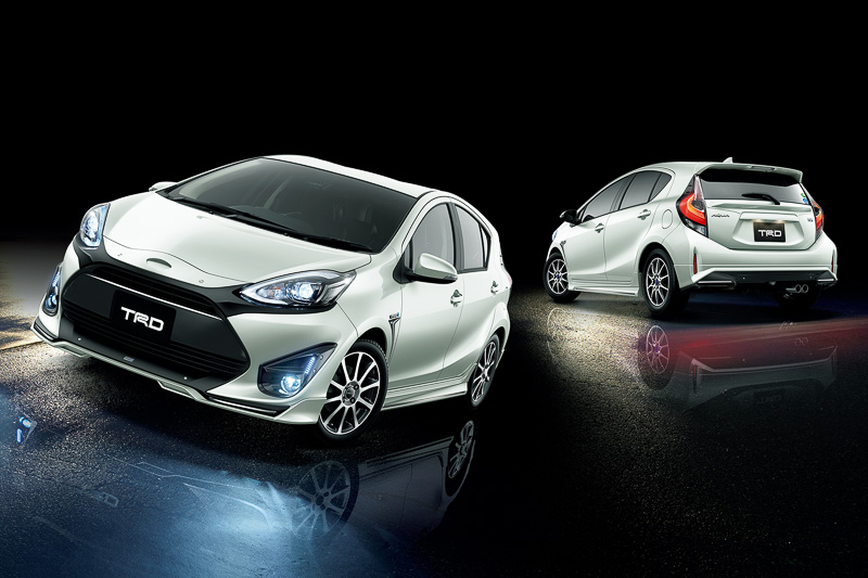 ホワイトボディだとフロントバンパーガーニッシュの形状がよく分かる