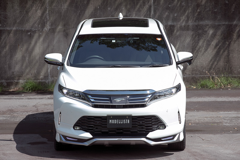 アクティブさを求めたモデリスタ エアロキットVer.2。フロント、リアのバンパーにスキッドプレート風のデザインが使われている