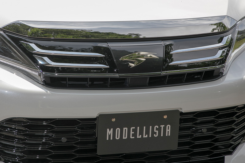 フロントグリルガーニッシュ、ミラーガーニッシュ、バックドアガーニッシュの3点は単体での販売もあるが、クールシャインキットというセット販売もある