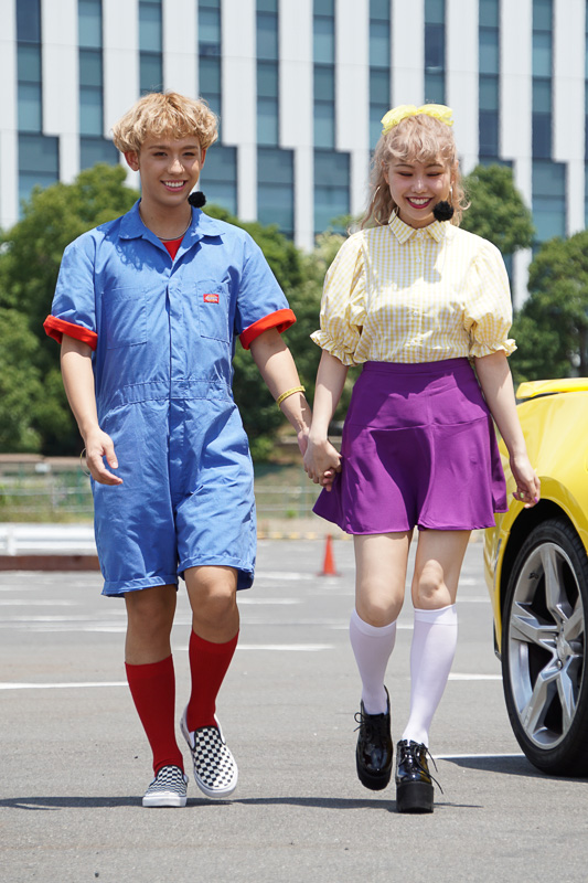 ファッションモデルのぺこさん、タレントのりゅうちぇるさん夫婦が登場