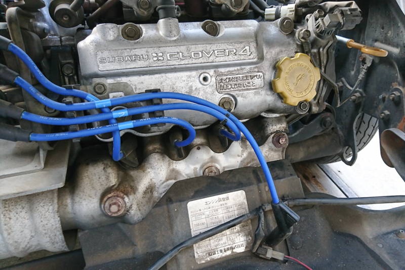 自称“WRブルー”のプラグコードを外してプラグを緩める