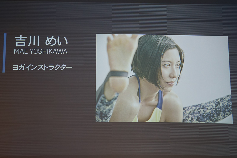 会場では「キャデラック パワーウーマン プロジェクト」アンバサダーとなるヨガインストラクターの吉川めい氏、シェフのジャニス・ウォン氏、フォトグラファーの高安晶子氏、スタイリストの亘つぐみ氏が紹介され、亘氏（左）高安氏（右）が登場した