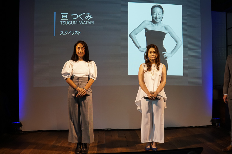 会場では「キャデラック パワーウーマン プロジェクト」アンバサダーとなるヨガインストラクターの吉川めい氏、シェフのジャニス・ウォン氏、フォトグラファーの高安晶子氏、スタイリストの亘つぐみ氏が紹介され、亘氏（左）高安氏（右）が登場した