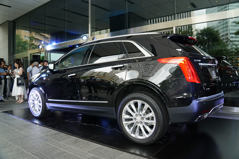 ボディサイズは4825×1915×1700mm（全長×全幅×全高）、ホイールベースは2860mm