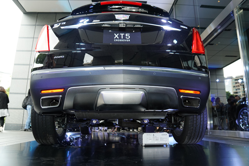 ボディサイズは4825×1915×1700mm（全長×全幅×全高）、ホイールベースは2860mm