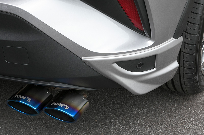 リアはバンパーのサイドにリアバンパーフィンが追加される