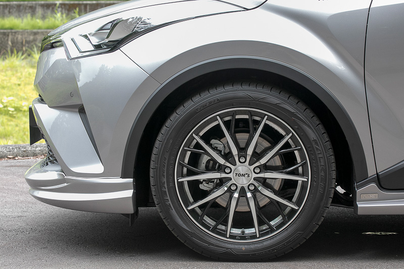 18インチアルミホイールの「TH-01」（税別3万2000円/本）。サイズはフロント、リア共に18×7.0J+48