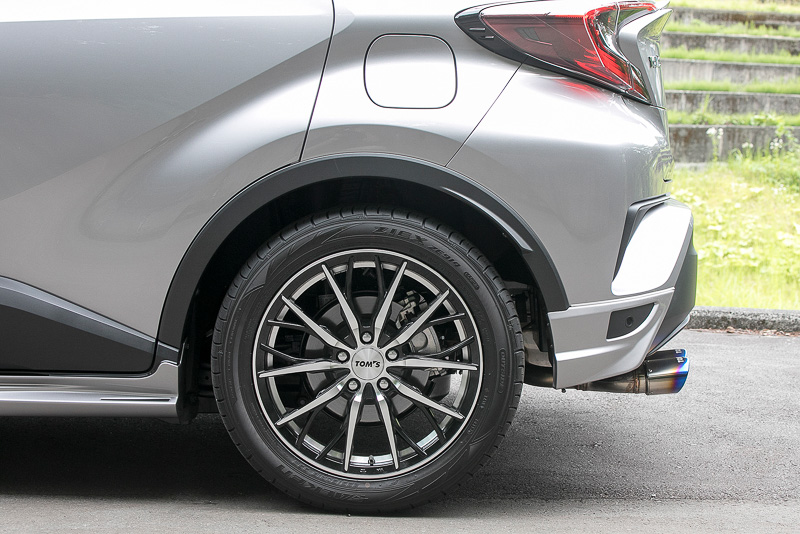 18インチアルミホイールの「TH-01」（税別3万2000円/本）。サイズはフロント、リア共に18×7.0J+48