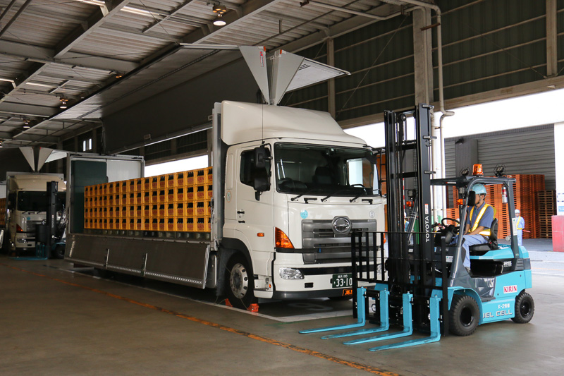 「風力発電により製造した低炭素水素を燃料電池フォークリフトへ供給する実証事業」が本格運用を開始