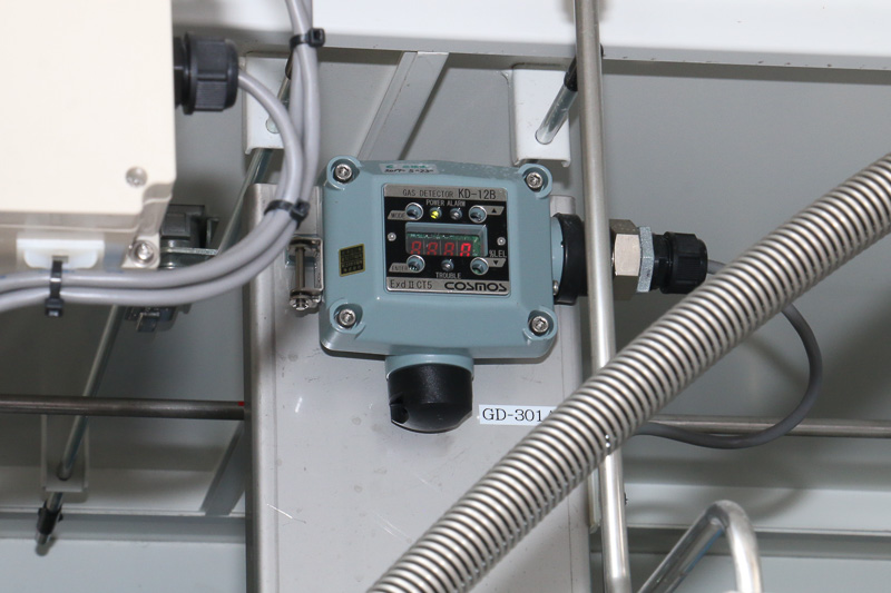 水素漏れの計測器を水素が溜まりやすい上部に固定する