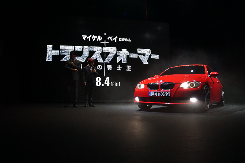 通常のクルマと同じタイヤで走行して登場