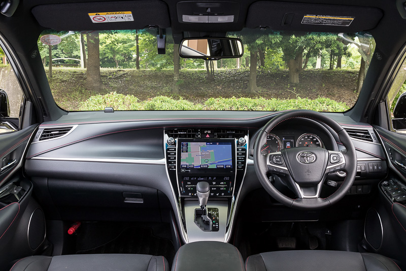 PREMIUM “Metal and Leather Package”のインテリア