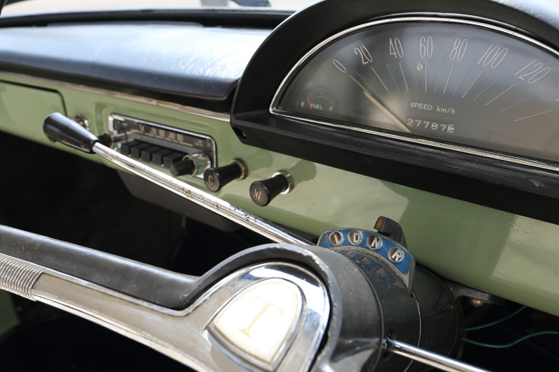 レストアされた初代カローラと同じトヨグライドだが、こちらはコラムシフト