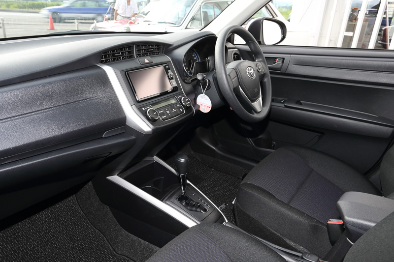 現行型カローラ フィールダー ハイブリッド